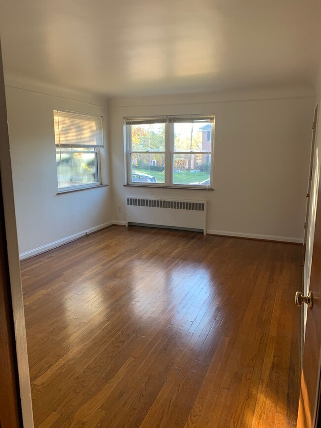 Living Room - 3012 Parkview Ave