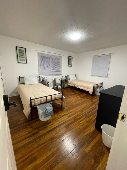 Building Photo - 1 N Chester Ave