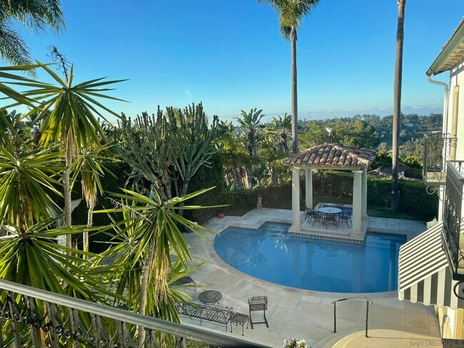 Building Photo - 6692 La Jolla Scenic S Dr
