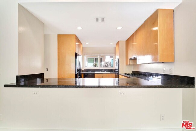 Building Photo - 811 21st St