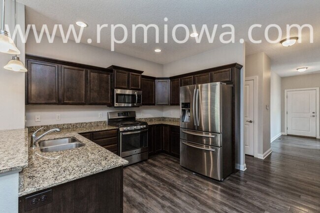 Building Photo - LARGE PRAIRIE TRAIL HOME!! 4 Bedroom, 3.5 Bath Home in Ankeny