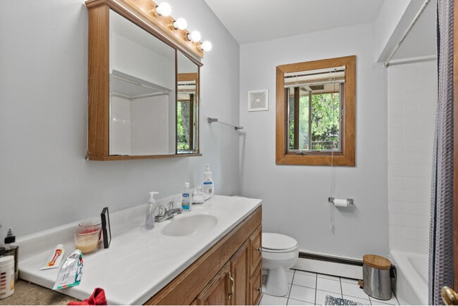 Building Photo - 968 Gershwin Ave N