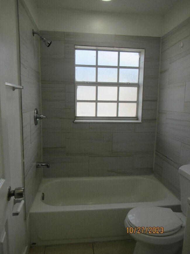 Building Photo - 2325 Madison St