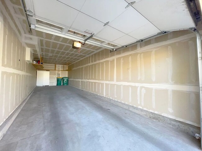Building Photo - Spacious 2 Bed, 2 Bath + Office Townhome with Attached Garage | Broadlands Community