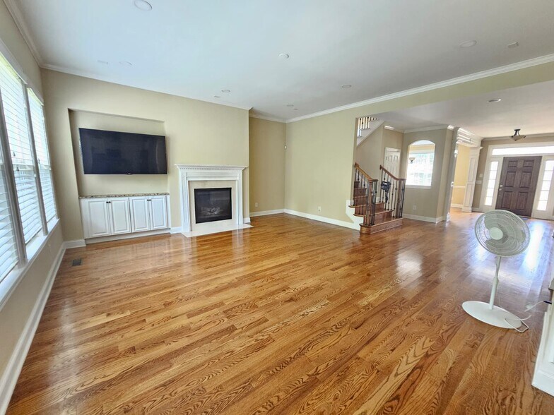 Building Photo - 1530 Bledsoe Ln