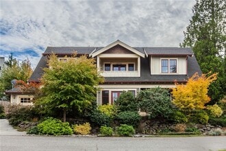 Building Photo - Meticulously designed Craftsman in North Beach with private beach access.