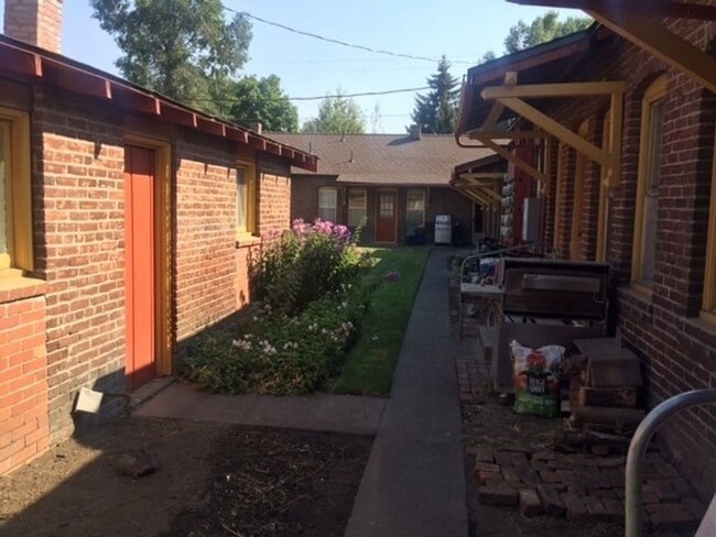 Building Photo - Historic Downtown Bend 1 Bed/1 Bath Unit - Harriman Street