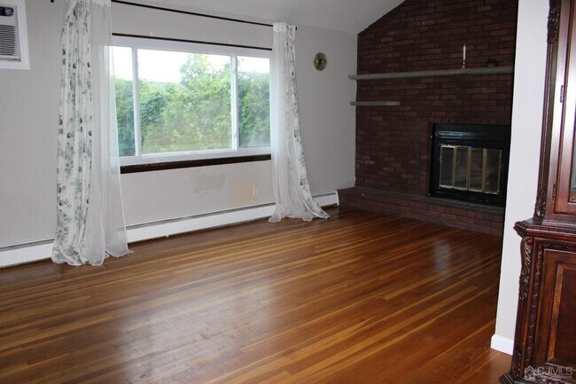 Building Photo - 13 Califon Dr