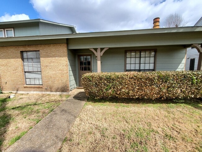 Building Photo - 10116 Carlsbad Dr