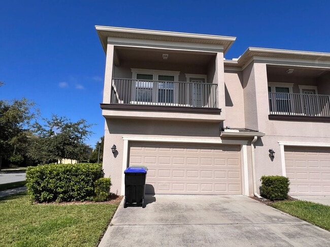 Building Photo - TWO BEDROOM TOWNHOUSE WITH LOFT AND PRIVTE BALCONY