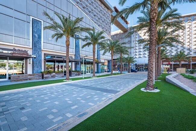 Building Photo - 945 E Playa Del Norte Dr