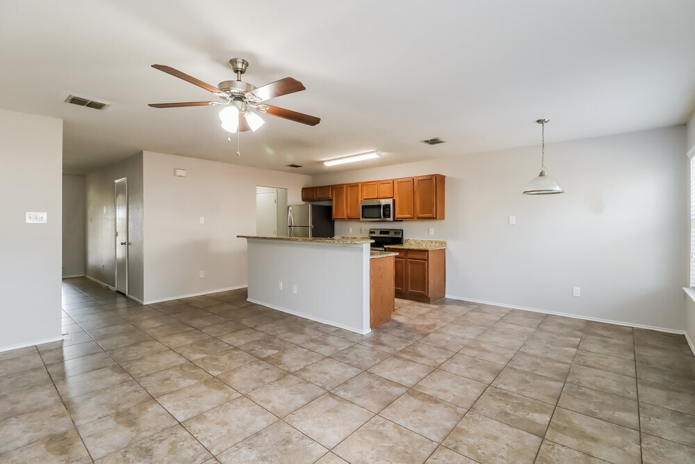 Building Photo - 10628 Wild Oak Dr