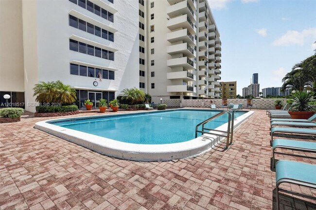 Building Photo - 401 Golden Isles Dr