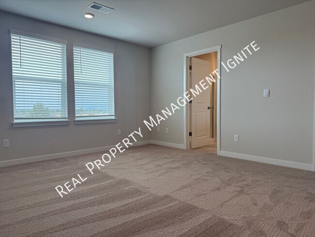 Building Photo - 21237 SE Pelee Dr