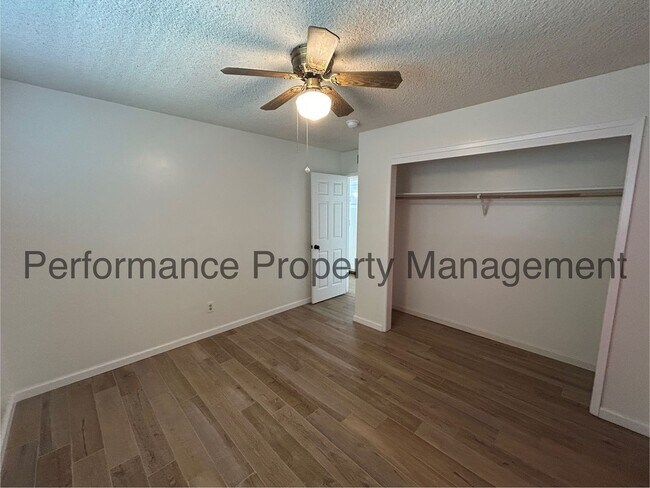 Building Photo - Cozy 3 Bed/2 Bath Home in SW Bakersfield w...