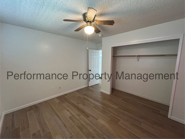 Building Photo - Cozy 3 Bed/2 Bath Home in SW Bakersfield w/ RBP & Security Deposit Alternative Option