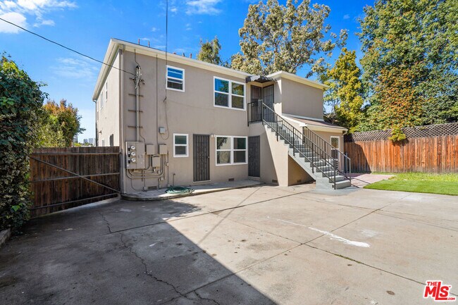Building Photo - 1516 Stearns Dr