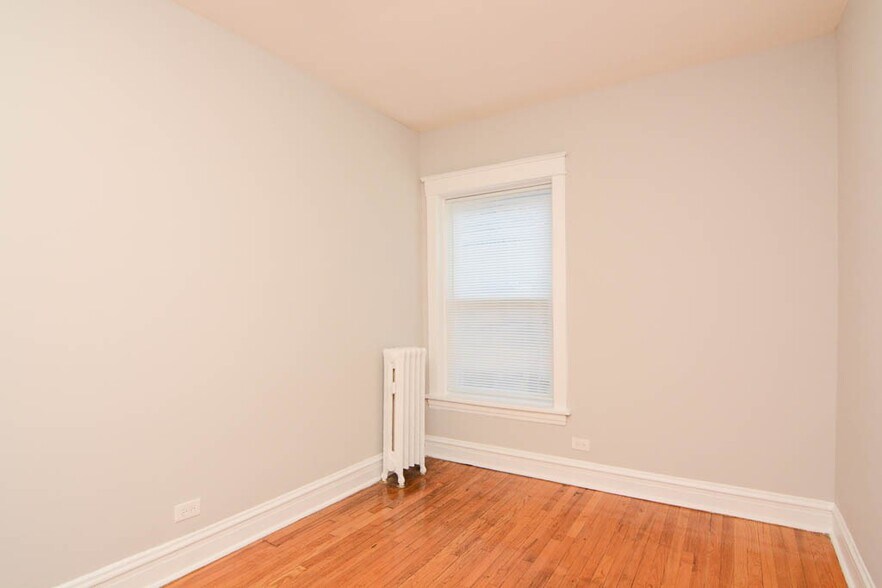 Building Photo - 4708 N Racine Ave