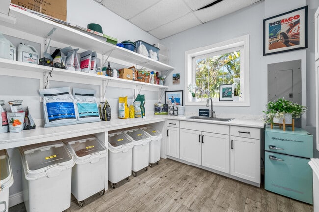 Building Photo - 15161 Collecting Canal Rd