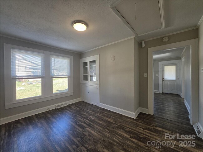 Building Photo - 818 Margate Ave