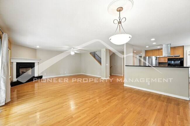 Building Photo - Luxury Meets Location – Impeccable 5BR Hom...