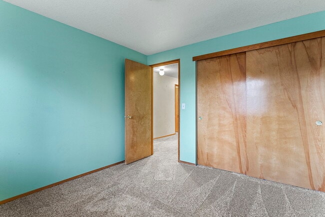 Building Photo - 6432 SE 63rd Ave