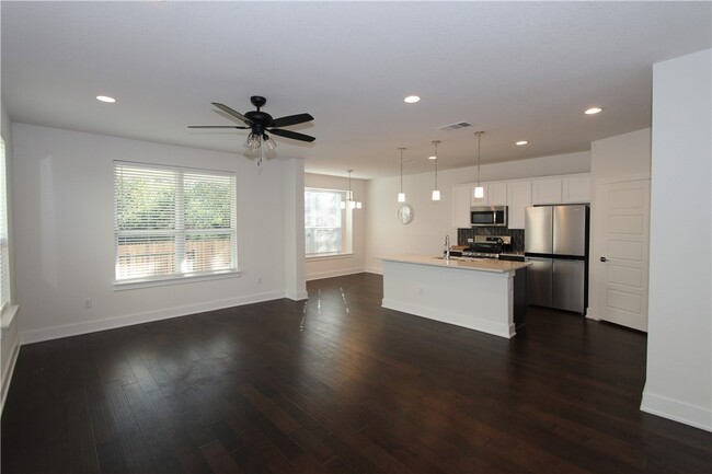 Building Photo - 589 Peace Dr