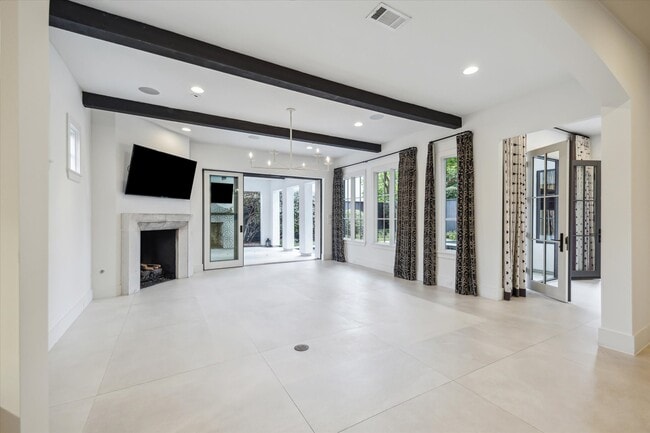 Building Photo - 3214 Westheimer Rd