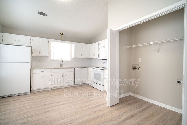 Building Photo - 2840 Pebblebrook Ct