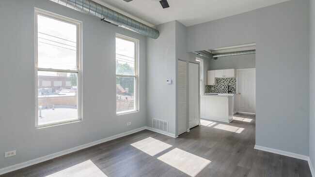 Building Photo - 815 N Fairfield Ave