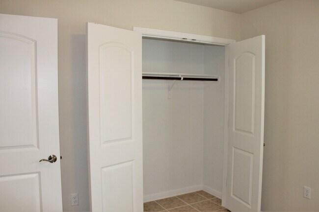 Building Photo - 213 Paint Creek Ln