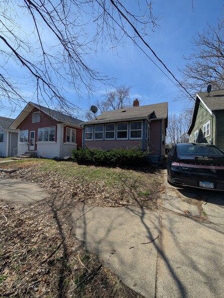 Building Photo - 1615 S Arago St