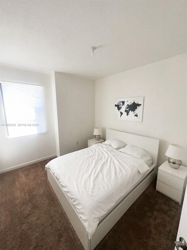 Building Photo - 11958 SW 151 Ave