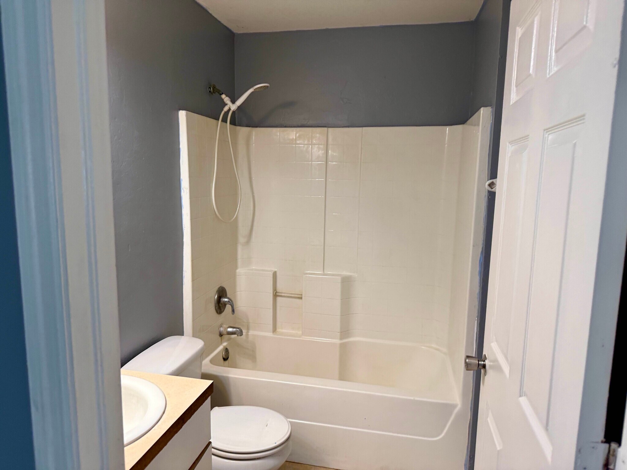 Building Photo - 4802 Golfview Blvd