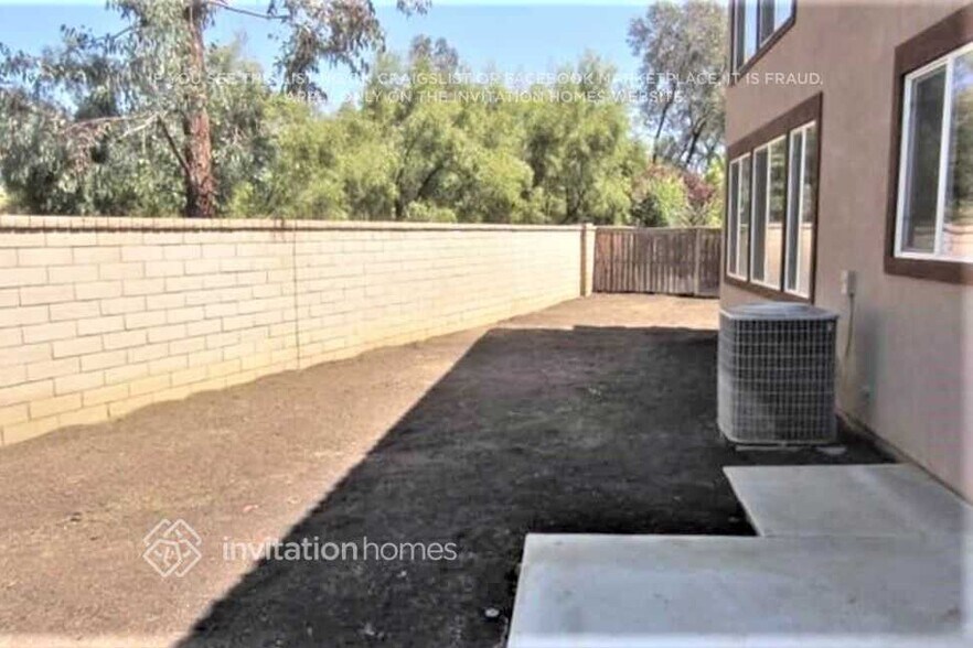 Building Photo - 1678 Bella Regina Way