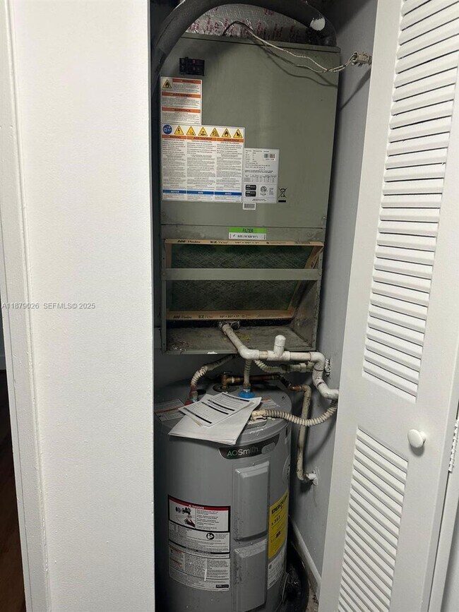 Building Photo - 9777 Nob Hill Ct