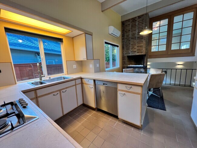 Building Photo - 11757 NE 143rd St