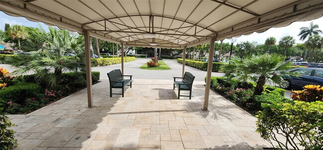 Building Photo - 3150 N Palm Aire Dr