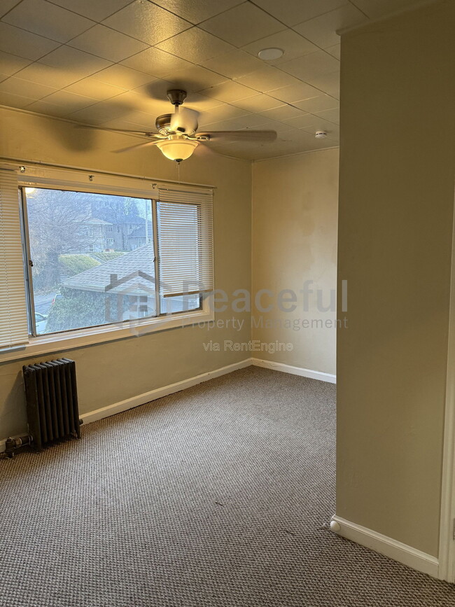 Building Photo - 417 Wall St