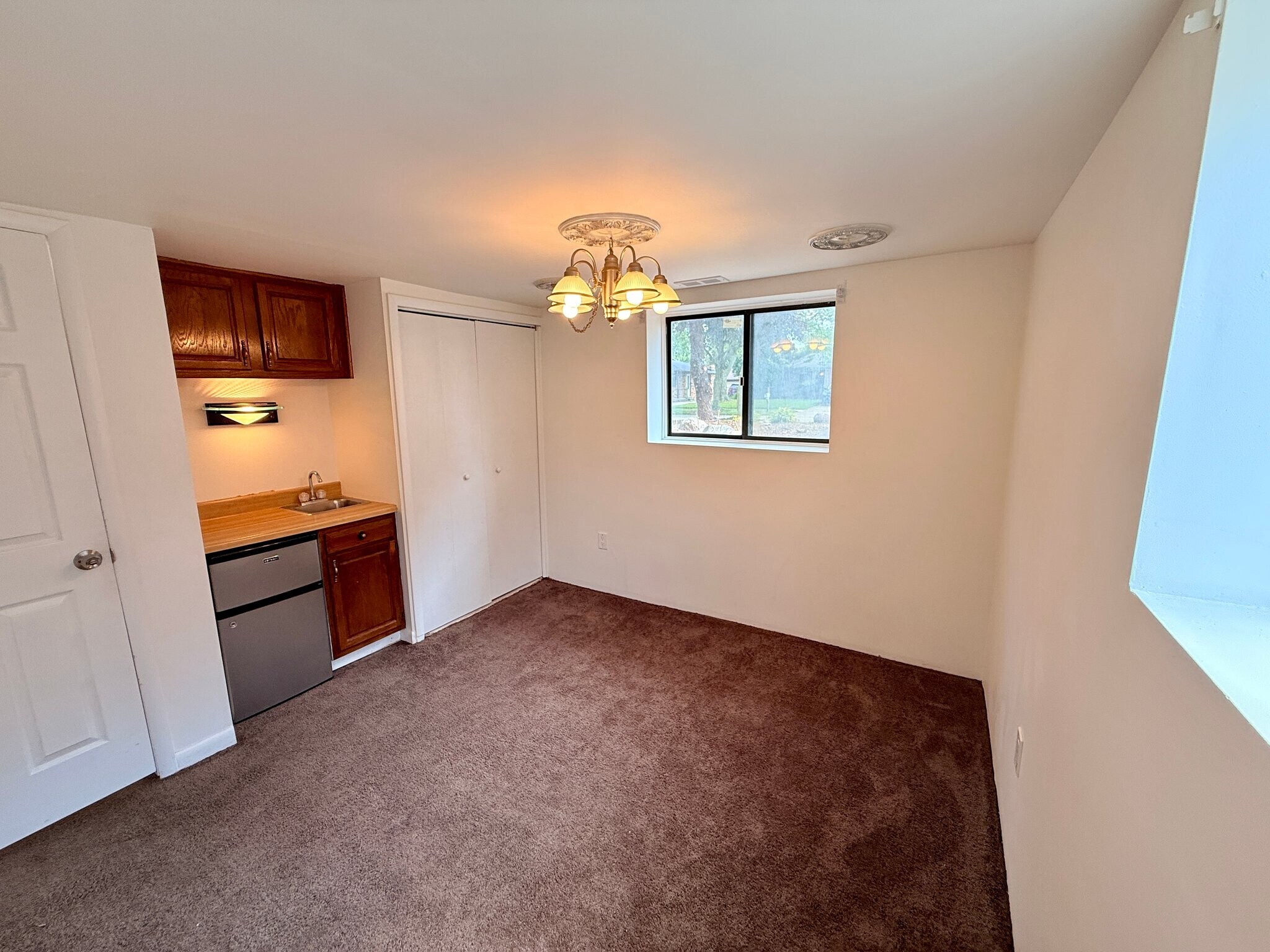 Building Photo - 11849 Ontario Dr
