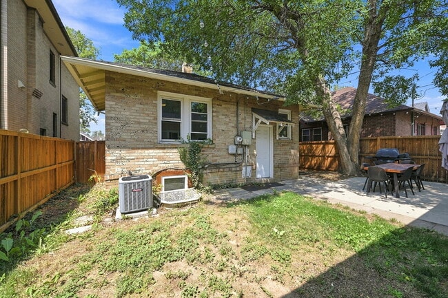 Building Photo - $3,195.95-  3 Bed, 2 Bath Home in Denver with Private Outdoor Area!