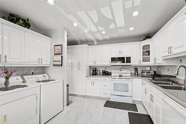 Primary Photo - 1621 NW 20th Ave