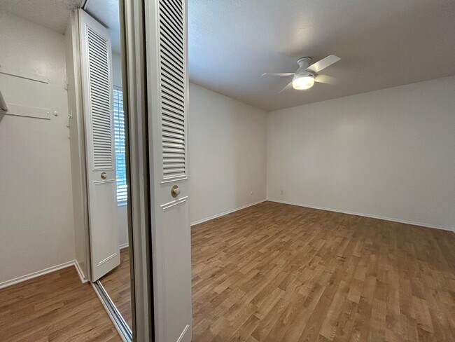 Building Photo - Bright & Updated 1BR Condo in Prime Walnut Creek Location – Vaulted Ceilings & Pool Access!