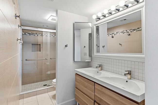 Building Photo - 1492 S Camino Real