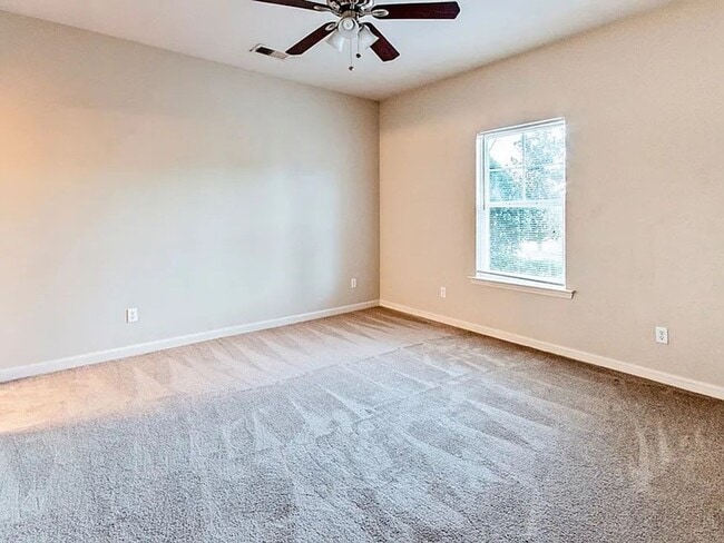 Building Photo - Magnolia Grove 226