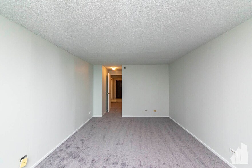 Building Photo - 195 N Harbor Dr