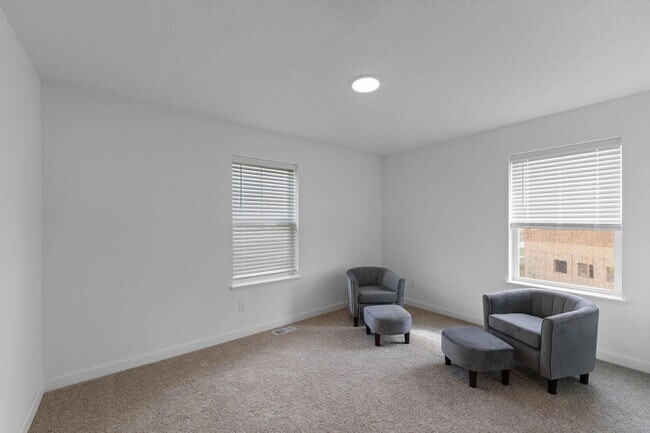 Building Photo - 985 Annagaire Curv