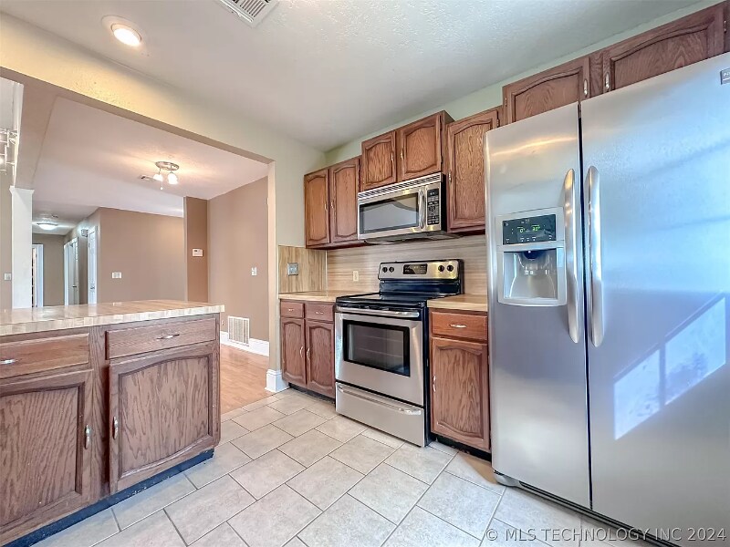 Building Photo - 2906 W 63rd St S