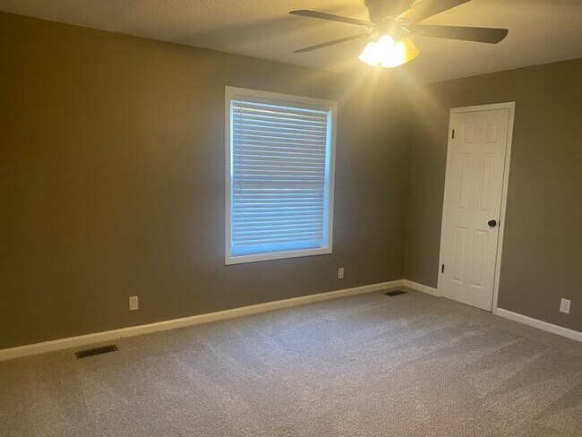 Building Photo - 197 Cox Ln