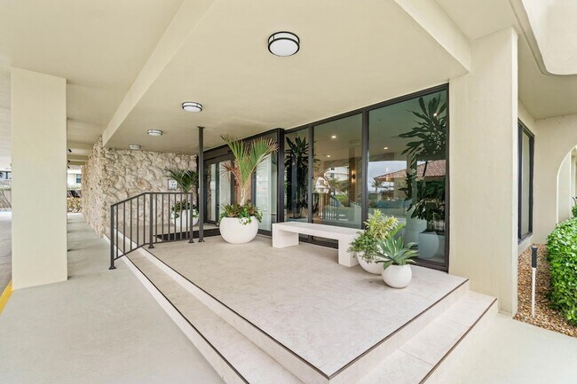 Building Photo - 5460 N Ocean Dr